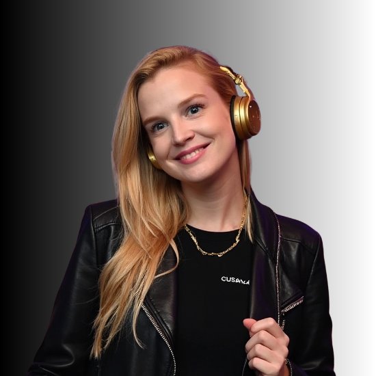 LUNDY — press photo